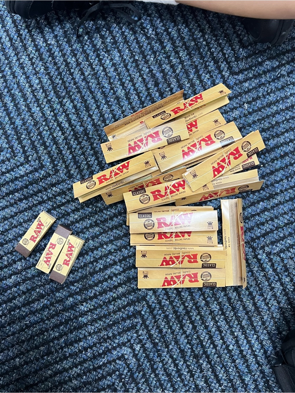 RAW rolling papers and tips